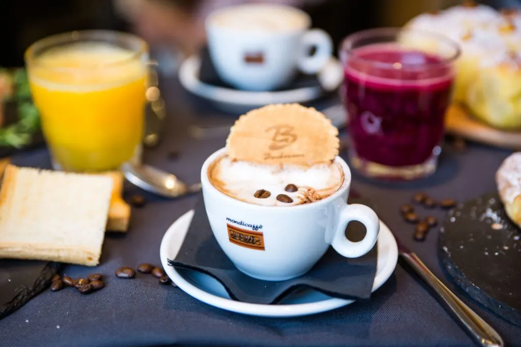 Cappuccino con il logo Barberini